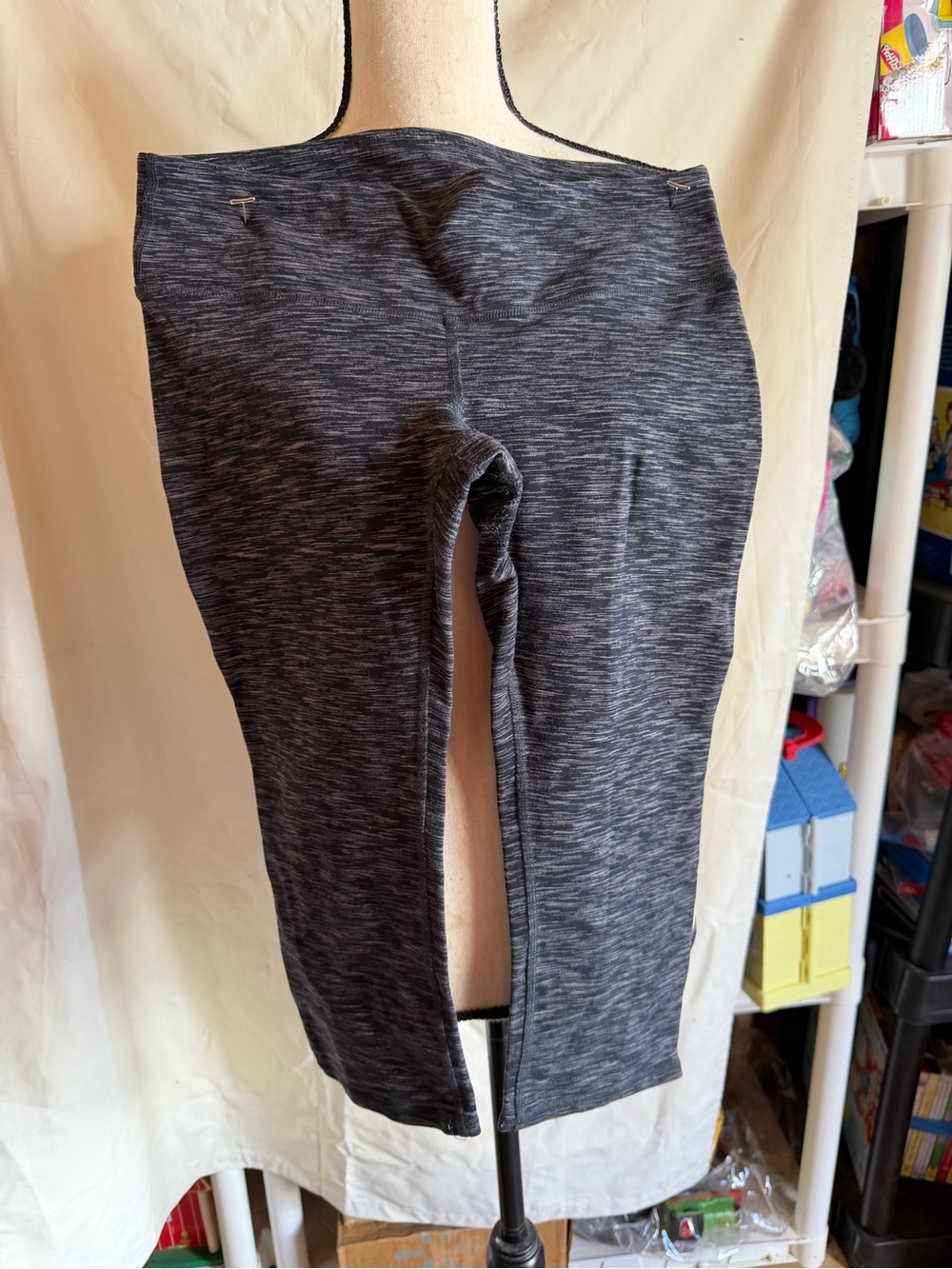 Alo Black Heather Active Capri Leggings